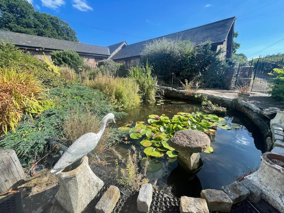 Villa Stone Built Barn In A Beautiful Rural Setting Llangwm-Isaf Esterno foto