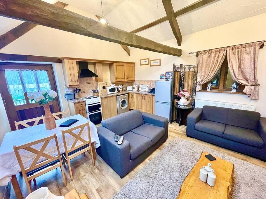 Villa Stone Built Barn In A Beautiful Rural Setting Llangwm-Isaf Esterno foto