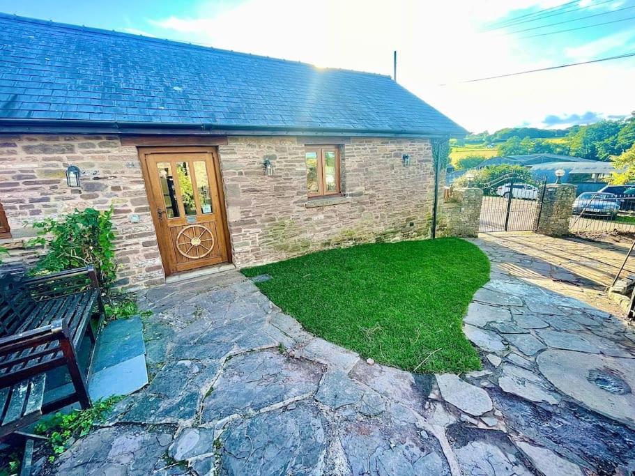 Villa Stone Built Barn In A Beautiful Rural Setting Llangwm-Isaf Esterno foto