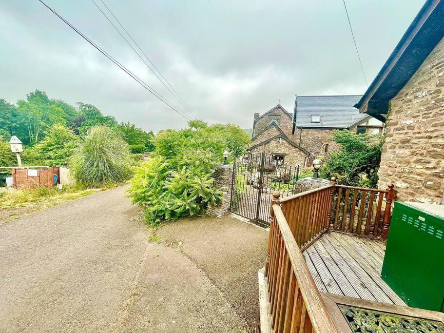 Villa Stone Built Barn In A Beautiful Rural Setting Llangwm-Isaf Esterno foto